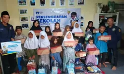 Sambut Bulan Kemerdekaan, LAZ Sahabat Yatim dan Katar Baraya Anom Salurkan Bantuan ATK untuk 40 Anak Yatim di Ciburayut
