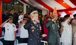 Kapolres Bogor Bacakan Pancasila pada Upacara HUT ke-80 RI di Lapangan Tegar Beriman