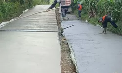 Betonisasi Jalan di Desa Pabuaran Sukamakmur Disambut Antusias Warga