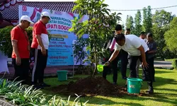 Bupati Bogor Canangkan Gerakan 1 ASN 1 Pohon dan Wajibkan Pengelolaan Sampah Mandiri