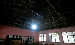SDN 04 Gunungsari Rusak Parah, Atap Roboh dan Dinding Retak, Segera Dapat Perbaikan