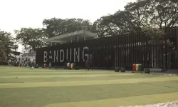 Pemkot Tutup Total Taman Alun-alun Bandung, Ada Apa ?