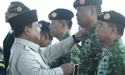 Prabowo Anugerahkan Pangkat Kehormatan Jenderal dan Bintang Sakti kepada Purnawirawan TNI di Batujajar