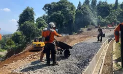 Pembangunan Jalan Batutulis Dinilai Lambat, Warga Masih Terganggu Akses