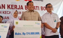 Ketua Komisi I DPRD Bogor Irvan Maulana Bantu Siti Jaenab Raih Beasiswa Hingga Kuliah