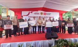 Bupati dan Wakil Bupati Bogor Kunjungi Cileungsi, Buka Layanan Publik dan Bazar Murah Sambut HUT RI ke-80