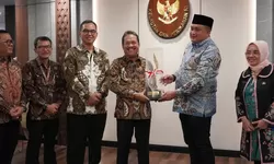 Bupati Bogor dan Menteri KKP Bahas Percepatan Pengembangan Kawasan Minapolitan dan Raiser Ikan Hias