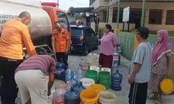 Kekeringan Landa Jonggol, Ribuan Warga Kesulitan Air Bersih