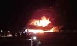 Korsleting Listrik Diduga Picu Kebakaran Hebat di Desa Sofyanin, Rumah Warga Ludes Terbakar
