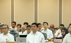 Wamensesneg Menghadiri Rapat Kerja Bersama DPR RI