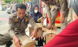Satpol PP Bogor Gerebek Warung Penjual Miras Ilegal di Ciawi, 804 Botol Disita