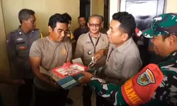 Camat Sukamakmur dan Danramil Beri Kejutan Kue Ulang Tahun untuk Kapolsek di Hari Bhayangkara ke-79