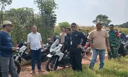 H. Ansori Setiawan Tinjau Lahan Alternatif Pusat Pemerintahan DOB Bogor Timur di Desa Sukaresmi