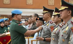 Kapolres Bogor Terima Brevet Kehormatan Setia Waspada dari Paspampres atas Dedikasi Pengamanan VVIP