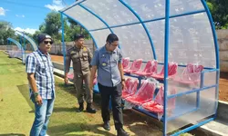 Camat Kurnia Tinjau Pembangunan Lapangan Sepak Bola di Desa Bojong Nangka : Ini Keren!