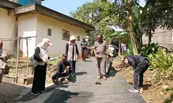 Gak Lagi Becek! Jalan Kampung di Sukamakmur Diaspal, Warga: Terima Kasih Dana Desa!