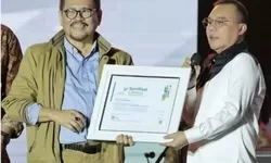 Ketua LMKN Serahkan Sertifikat Lisensi Musik kepada Ketua Harian DPP GERINDRA