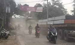 Bupati Bogor Realokasi Anggaran Rp104 Miliar untuk Perbaikan Jalan Vital di Parungpanjang