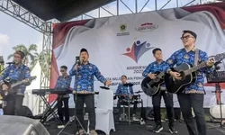 Band SMPN 1 Gunung Putri Tampil Gemilang di Peringatan Hardiknas 2025 Kabupaten Bogor