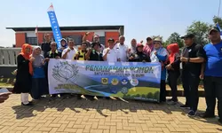 Peringati Hari Bumi, KRL Tlajung Udik Tanam 100 Pohon di Gunung Putri Bogor