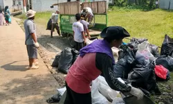KRL RW 07 Beserta Warga Lewikaret Gelar Aksi Bersih-Bersih di Kampung Rawa Gadamin