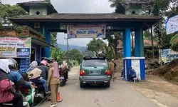 Gerbang Kawasan Wisata Gunung Bunder dan Gunung Sari Sepakat Sementara soal Tiket Masuk