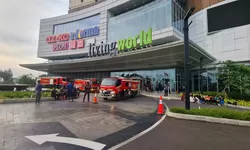 Mall Living World Kota Wisata Terbakar, Api Diduga dari Restoran Lantai 3