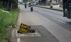Viral! Lubang di Jalan Raya Kemang-Bogor KM 26 Ancam Keselamatan Pengendara