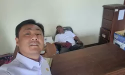 Bupati Kepulauan Tanimbar Sidak Kantor Bagian Umum, Temukan PNS Tertidur Saat Jam Kerja
