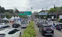 25 Ribu Kendaraan Memadati Puncak di H+2 Lebaran, Sistem One Way Diberlakukan