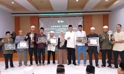 Pemdes Gunung Putri Gelar Bakti Sosial, Bagikan 900 Paket Bingkisan Lebaran