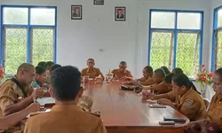 Camat Fordata Gelar Rapat Koordinasi Dukung Program 100 Hari Kerja Bupati Kepulauan Tanimbar