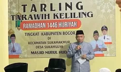 Kepala Dinas Kabupaten Bogor Serahkan Bantuan Rp10 Juta untuk Sarana Keagamaan di Desa Sukamulya