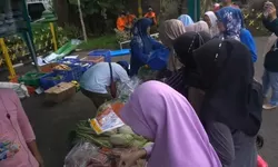 Gerakan Pangan Murah di Gunungputri, Pemdes Juga Galang Donasi untuk Korban Banjir