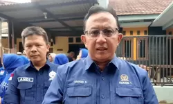 H. Anton Sukartono Suratto Sambangi Korban Banjir di Gunung Putri, Beri Bantuan dan Janji Perjuangkan Solusi
