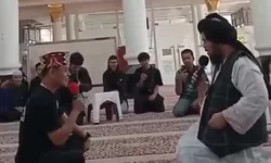 Bobon Santoso Resmi Mualaf, Momen Syahadatnya Viral di Media Sosial