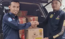 Karang Taruna Sukamakmur Beri Bantuan untuk Penyintas Pergeseran Tanah di Kampung Pamupukam