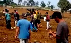 Buntut Lahan Pertanian Dibuldozer, Petani Sukaluyu Tamansari Gelar Unjuk Rasa