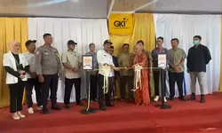 CV Glamor Kosmetika Indonesia Resmi Berdiri, Hadirkan Charly Van Houten dan Gelar Santunan