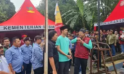Menteri Sosial Saifullah Yusuf dan Komeng Kunjungi Kabupaten Bogor, Bersihkan Sungai Cikole