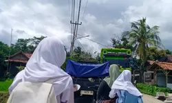 Keluhan Pengguna Jalan Selawangi-Karyamekar Cariu Bogor Diabaikan, Bendungan Cijurey Jadi Sorotan