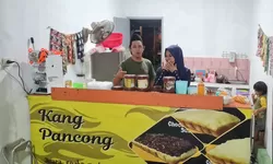 Kue Pancong Lumer Hits di Cicadas: Kang Pancong Tawarkan Varian Rasa Lezat