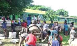 Peletakan Batu Pertama Musholla Darul Ilmi MTs Negeri 3 Flores Timur: Harapan Baru untuk Pengembangan Pendidikan Islam 