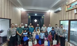 Polsek Gunung Putri Gelar Syukuran dan Santunan Anak Yatim untuk Rayakan Kenaikan Pangkat Personel
