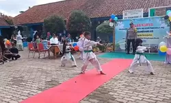 Polsek Gunung Putri Tampilkan Olahraga Bela Diri di Gelar Karya P5 SDN 03 Wanaherang