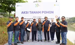 Jaga Kelestarian Alam, PLN Bersama Pemprov DKI Jakarta Beraksi Tanam 100 Pohon di Waduk Brigif