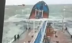 Dua Kapal Tanker Rusia Tenggelam Dihantam Badai Dahsyat di Dekat Crimea