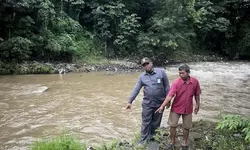 Bocah 2 Tahun Hanyut di Sungai Ciliwung, Tim Gabungan Lakukan Pencarian Intensif