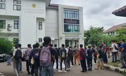 Puluhan Mahasiswa Bogor Raya Gelar Demo di Depan Gedung Dinas PUPR Kabupaten Bogor