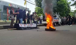 Ratusan Warga Gelar Aksi Demo di Kantor Bawaslu kabupaten Bogor, Tuntut Transparansi dan Keadilan Pilkada  